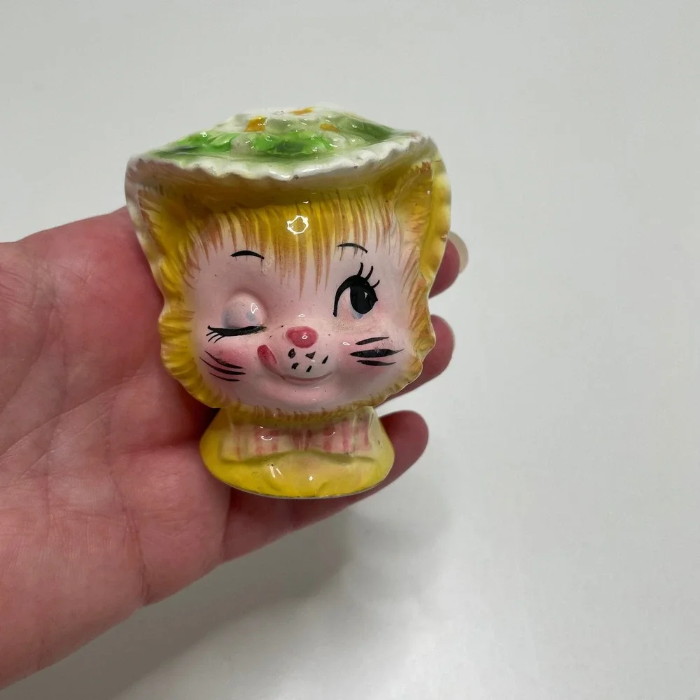 Vintage Enesco Miss Priss Winking Cat Salt Pepper Shakers Yellow Kitschy 1950s